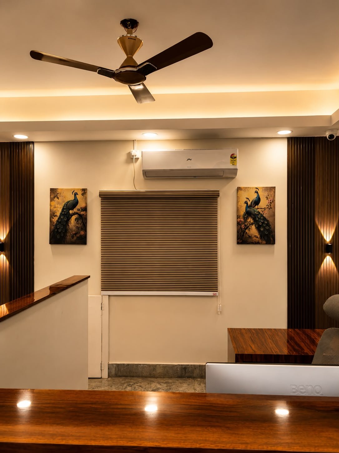 🏢 Reception Area