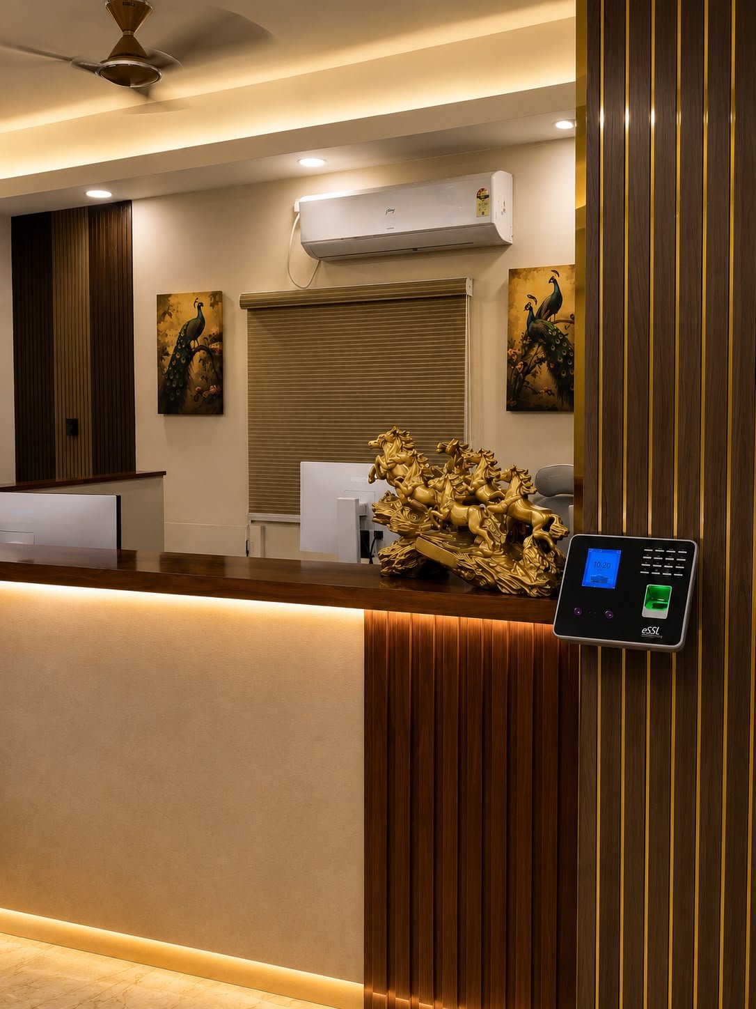 🏢 Reception Desk